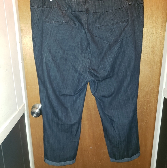 Forever 21+ lightweight Jean Capris 20 - Picture 2 of 3